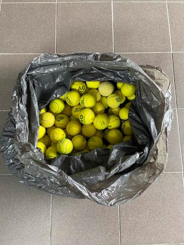100 gebruikte tennisballen beschikbaar voor biedingen