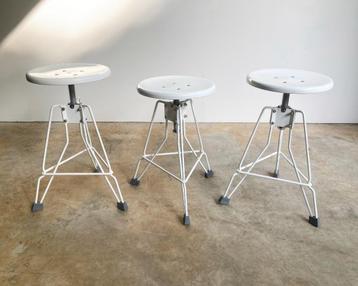 Dulton Clipper design kruk ontworpen door Yasu Sasamoto beschikbaar voor biedingen