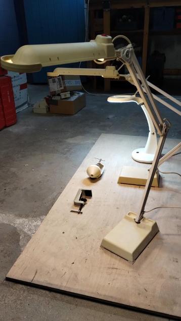 2 Lampes de labo / bureau beschikbaar voor biedingen