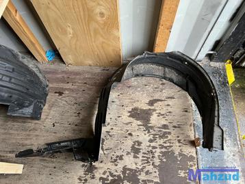 TOYOTA COROLLA E12 Rechts voor modderkuip 2001-2007 beschikbaar voor biedingen