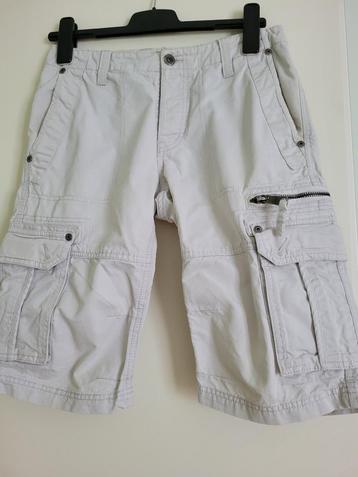 VEEL KORTE BROEKEN EN SHORTS VOOR HEREN beschikbaar voor biedingen