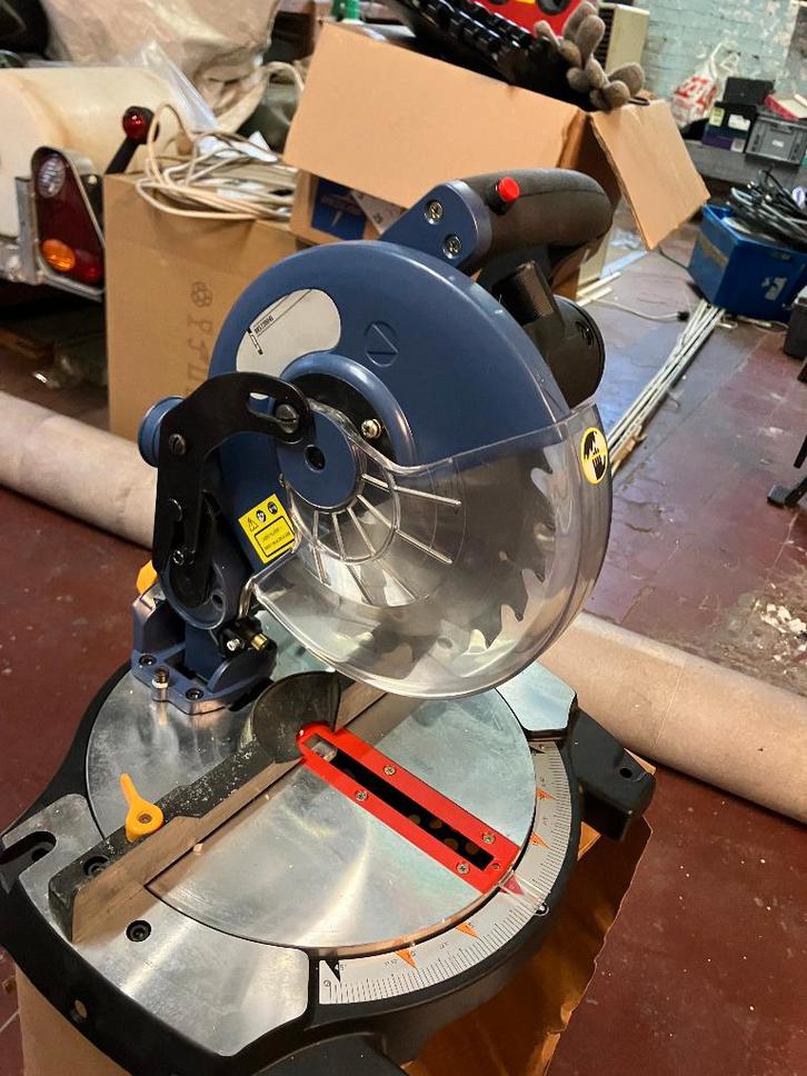 scie a onglet electrique, Doe-het-zelf en Bouw, Gereedschap | Zaagmachines, Nieuw, Cirkelzaag, 1200 watt of meer, Ophalen