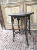 Oude bistro tafeltje, Ophalen