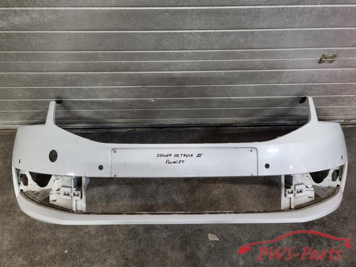 SKODA OCTAVIA III 3 FACELIFT VOORBUMPER ORIGINEEL, Auto-onderdelen, Carrosserie, Bumper, Skoda, Voor, Gebruikt, Ophalen of Verzenden