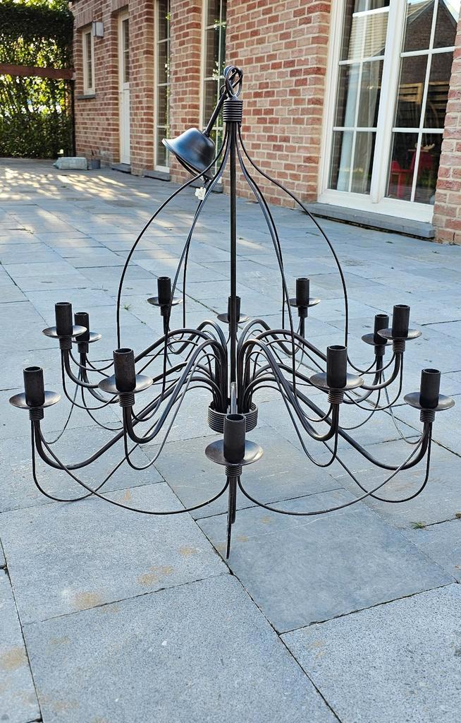 Lustre Massive 12 ampoules en fer forgé effet rouille, Maison & Meubles, Lampes | Lustres, Enlèvement