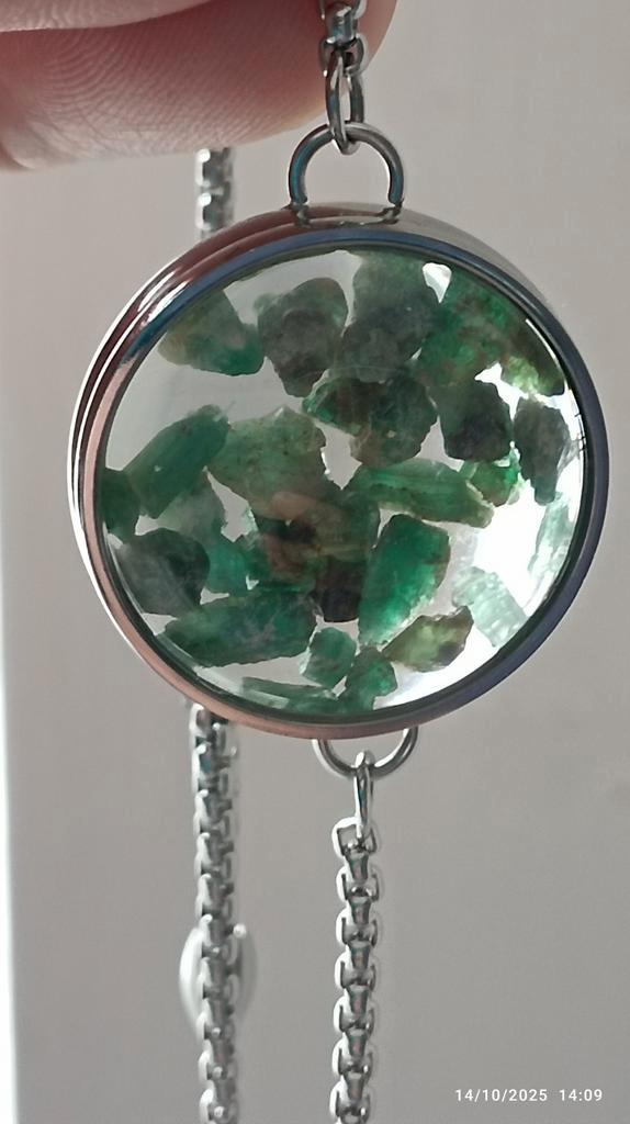 Verstelbare stalen armband met stukjes ruwe smaragd, Handtassen en Accessoires, Armbanden, Nieuw, Staal, Met edelsteen, Ophalen of Verzenden