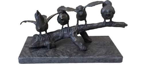 sculptuur 4 vogels op een tak "The four of us"., Antiquités & Art, Art | Sculptures & Bois, Enlèvement