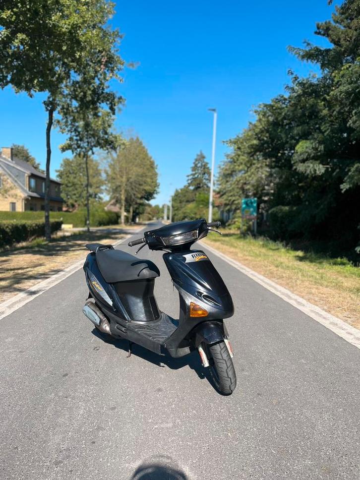 Hyosung rush challenger 50cc, Fietsen en Brommers, Scooters | Piaggio, Gebruikt, Overige modellen, Klasse B (45 km/u), Tweetakt