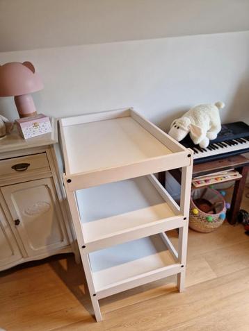Verzorgingstafel wit, merk Ikea, Sniglar met verschoonkussen beschikbaar voor biedingen