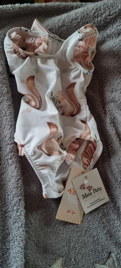 NIEUW mooi zwempakje Meia Pata- Squirrel salmon 6 maand, Kinderen en Baby's, Babykleding | Baby-zwemkleding, Nieuw, Badpak, Maat 68