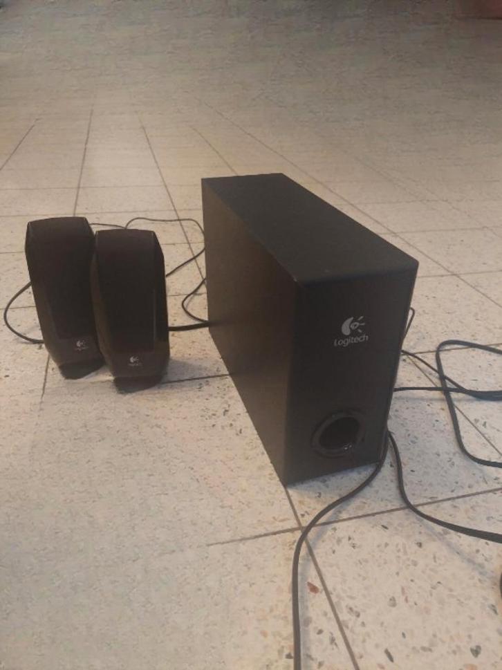Enceintes PC Logitech S220 – 2.1 – 20 €, Informatique & Logiciels, Enceintes Pc, Utilisé, Canal audio 2.1, Enlèvement ou Envoi