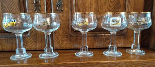 5 verres Kasteel avec château au bas du pied +sieurs époques, Collections, Marques de bière, Comme neuf, Verre ou Verres, Autres marques