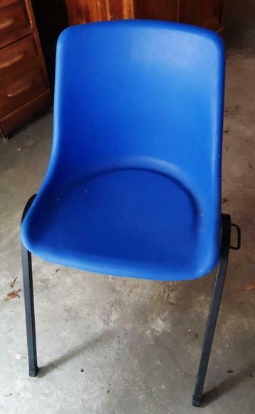 Lot de 3 chaises coque moulée bleue