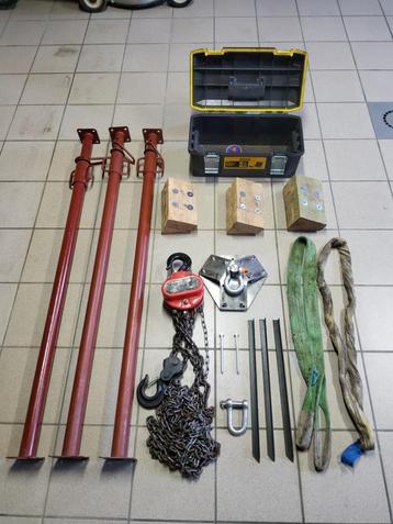 ARRACHE  SOUCHE  -  DESSOUCHEUSE  3  TONNES beschikbaar voor biedingen