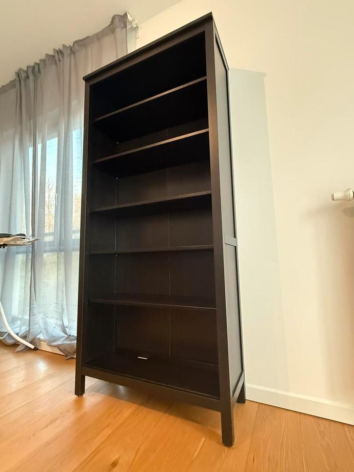 IKEA HEMNES boekenkast — uitstekende staat, Huis en Inrichting, Kasten | Boekenkasten, Zo goed als nieuw, Grenenhout, Ophalen