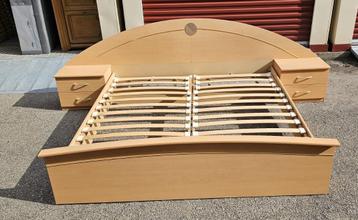 Tweepersoonsbed 180 x 200 cm met boxsprings beschikbaar voor biedingen