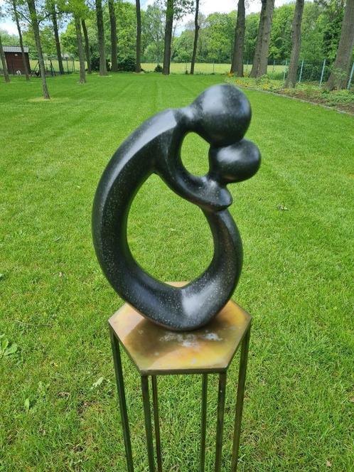 Nieuw Terrazzo (tuin)beeld 'TOGETHER' (44 cm) IN/OUTDOOR, Tuin en Terras, Tuinbeelden, Nieuw, Abstract beeld, Steen, Ophalen of Verzenden