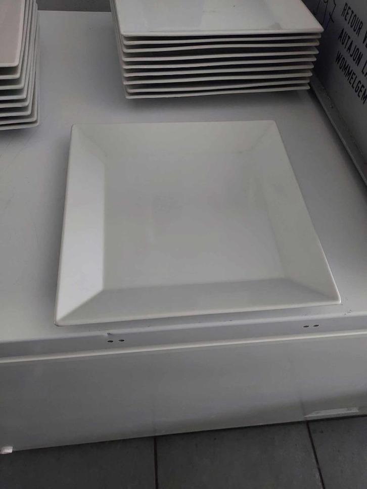 borden te koop, Huis en Inrichting, Keuken | Servies, Zo goed als nieuw, Bord(en), Effen, Porselein, Ophalen