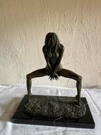 Bronzen beeld naakte vrouw Claudé, Enlèvement