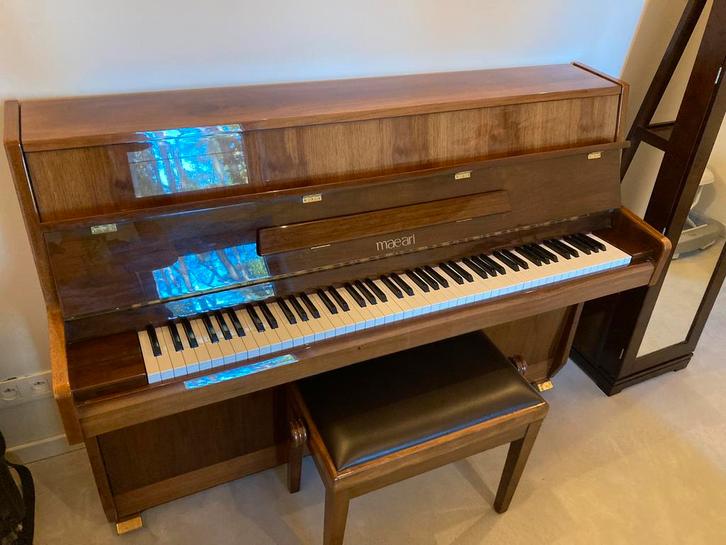 Maeari Hyundai Piano U-810 Bruin Hoogglans (occasie), Muziek en Instrumenten, Piano's, Zo goed als nieuw, Piano, Bruin, Hoogglans