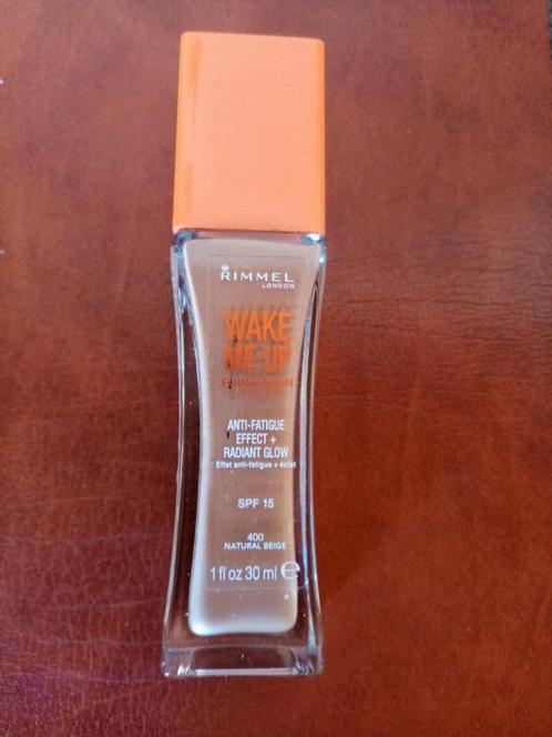 Rimmel Fond de teint Wake me up , beige naturel 400, Handtassen en Accessoires, Uiterlijk | Cosmetica en Make-up, Zo goed als nieuw