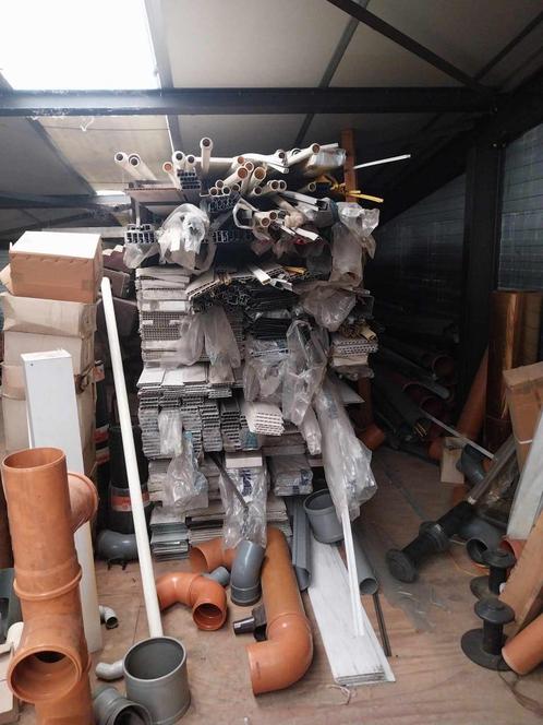 PVC – planchetten, goten, profielen – €1/m of €900 alles, Doe-het-zelf en Bouw, Plinten en Afwerking, Nieuw, Kunststof, 250 cm of meer