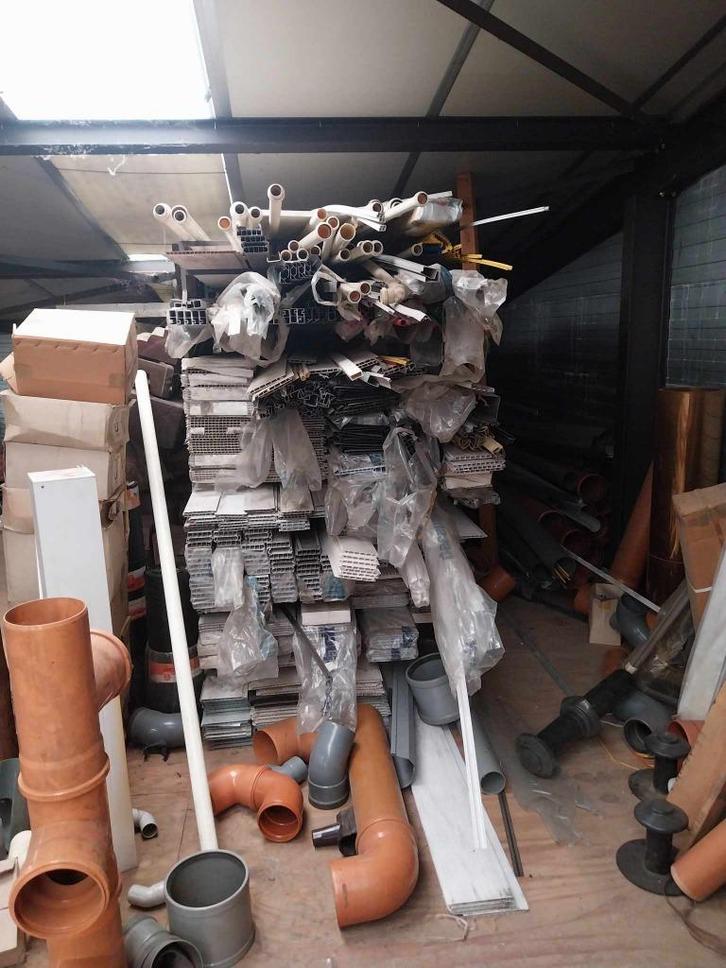 PVC – planchetten, goten, profielen – €1/m of €900 alles, Doe-het-zelf en Bouw, Plinten en Afwerking, Nieuw, Kunststof, 250 cm of meer