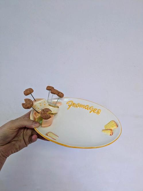 vintage kaasplateau met prikkers, Huis en Inrichting, Keuken | Servies, Zo goed als nieuw, Schaal of Schalen, Keramiek, Ophalen of Verzenden