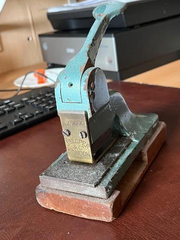 vintage J. Sloper & Co London postzegel perfin perforator beschikbaar voor biedingen