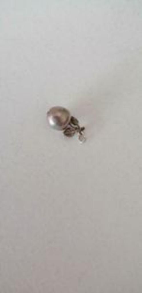 pendentif argent en forme de pomme ancien petit+++, Handtassen en Accessoires, Kettinghangers, Zo goed als nieuw, Zilver, Zilver