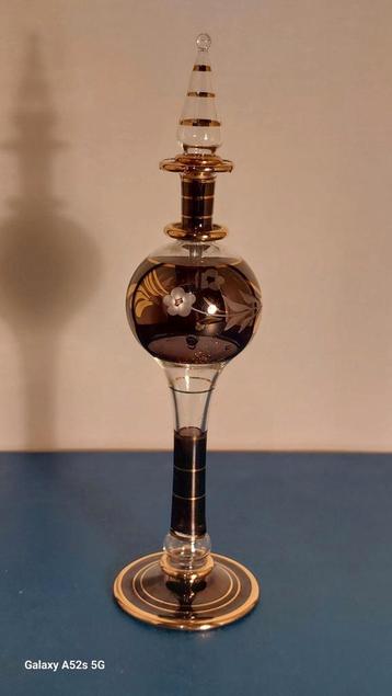 Prachtige groote Egyptische parfumfles. beschikbaar voor biedingen