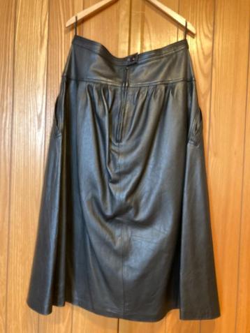 zwarten lange lederen rok maat 42 beschikbaar voor biedingen