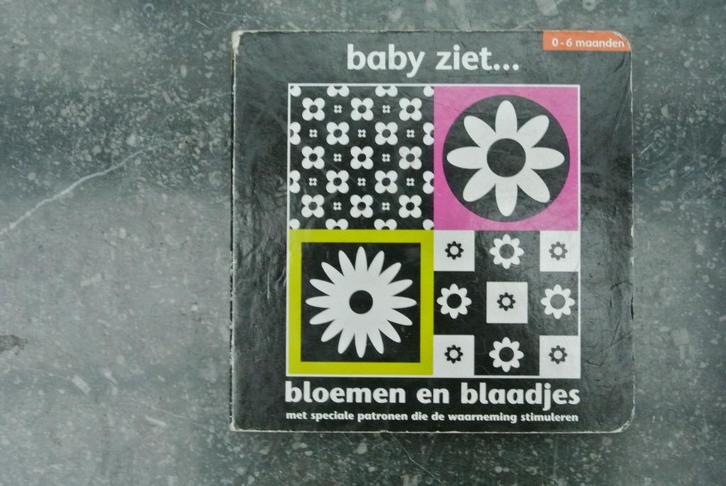 baby ziet bloemen en blaadjes, Boeken, Kinderboeken | Baby's en Peuters, Ophalen of Verzenden