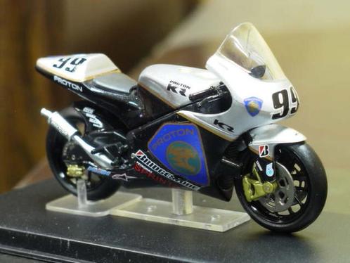 Jeremy McWilliams Proton KR 2002 1:24, Hobby & Loisirs créatifs, Voitures miniatures | 1:24, Neuf, Moteur, Autres marques, Envoi