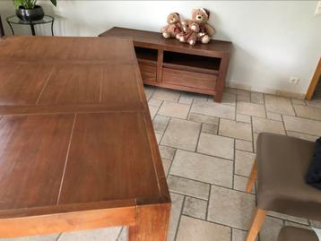 Eet en tv tafel H&H beschikbaar voor biedingen