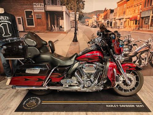 Harley-Davidson CVO TOURING ELECTRA GLIDE FLHTCUSE6, Motos, Motos | Harley-Davidson, Entreprise, Tourisme, 2 cylindres