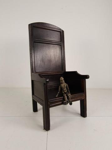 18e-eeuwse Engelse Haardstoel – Hoge Rugleuning met 5 Poten beschikbaar voor biedingen