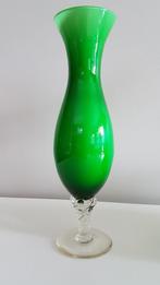 1 Vintage groene vaas murano opaline uit Italië. 25cm hoog., Antiek en Kunst, Antiek | Glaswerk en Kristal, Ophalen of Verzenden