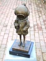 Het meisje in het bronzen pak signeerde BANKSY., Antiek en Kunst, Ophalen, Brons
