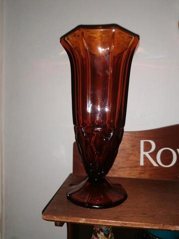 Vase en verre art déco disponible aux enchères