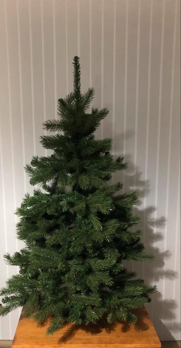 Mooie kerstboom,1m50 beschikbaar voor biedingen