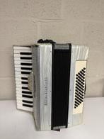 Zelfspelende Accordeon en meer..........;, Autres marques, Enlèvement ou Envoi, Autres formats, Avec bretelles