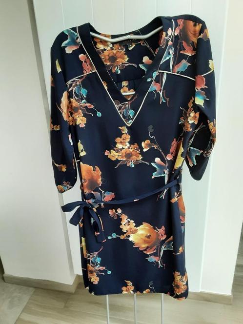 Comme neuve : robe à manches 3/4 taille 40 *Lola&Liza*, Vêtements | Femmes, Robes, Comme neuf, Taille 38/40 (M), Bleu, Longueur genou