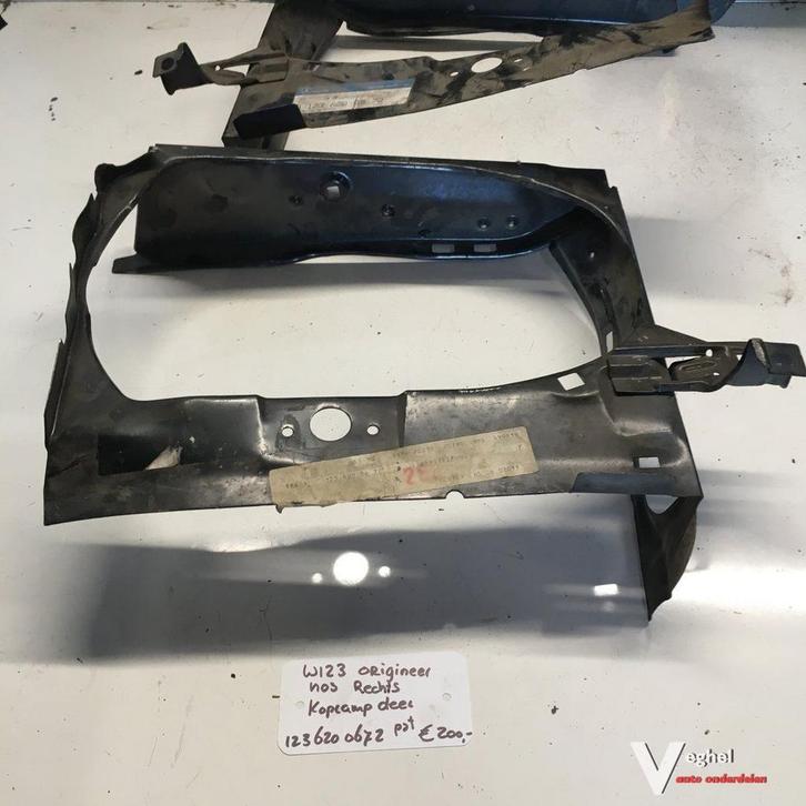 Mercedes W123 Nos Koplamp rand Rechts  123 620 0672, Auto-onderdelen, Carrosserie, Gebruikt, Ophalen of Verzenden