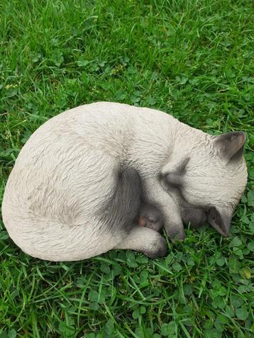 Chat endormi en poly résine de grande qualité 