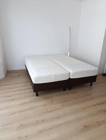 Boxspring & Matrassen 180x210 170€ Levering Gratis beschikbaar voor biedingen