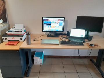 ergonomisch verstelbaar bureau beschikbaar voor biedingen