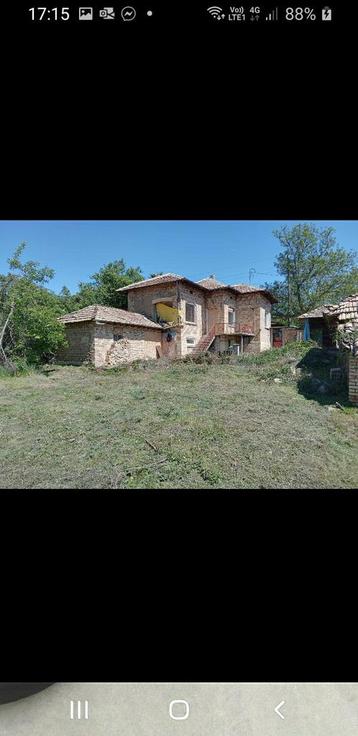 Huis buiteland BULGARIJE dorp SADINA deels gerenoveerd