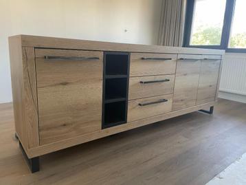 Set meubels beschikbaar voor biedingen