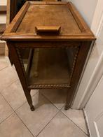 Petite meuble avec vitres en très bon état, Ophalen